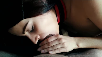 Попытался разбудить шикарную тёлку, сунув ей хуй прямо в рот. Отсосала, не просыпаясь