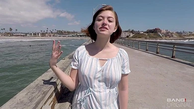 Мужик занялся похотливым развратом с очень молоденькой милой домашней девчулей