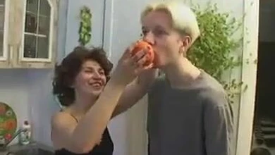 Внук тайно трахает бабулю, чтобы мамка не знала. Бабуля позволяет выебать себя в рот и в пизду.