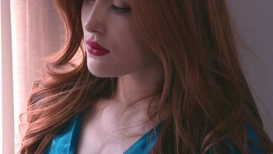 Длинноногие красотки в колготках тестируют новый страпон, доводя друг дружку до сладких оргазмов