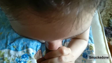 Недавно родившая мамка с огромными буферами сосет до проглота кончи