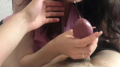 Сестричка подумала, что это сон и продолжила сосать хуй после пробуждения