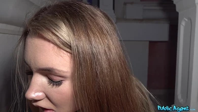 Пикапер зацепил русскую девушку и ловко залез к ней в пиздёнку за денежку