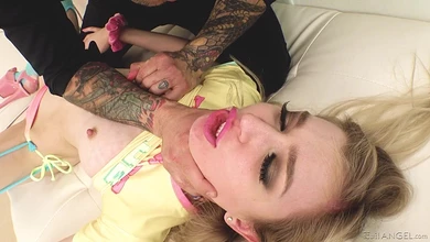 Блондинка крепко отведала хуя и издевательств от своего злющего хахаля