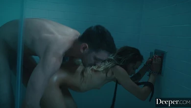 Девка в ванной расплатилась с незнакомцем пиздой за свою бабскую глупость