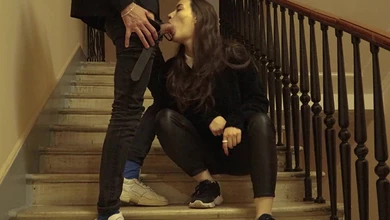 Пизде не хозяйка: угашенную студенточку завафлил и выеб чёткий пацанчик