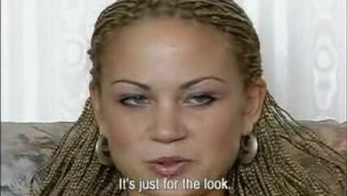 Молоденькая неформалочка Ника заполучила хуй Вудмана в свою худющую жопку