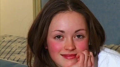 Русская студенточка 18-ти лет в первый раз ебётся в пизду и в очко прямо на кастинге Вудмана