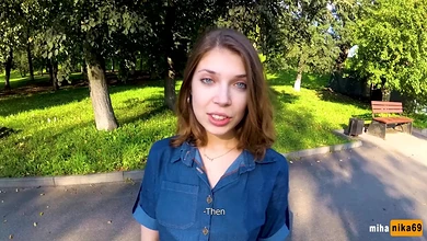 Пикапер заманил русскую девку в квартиру, чтобы там её ебать за рубли в рот и в письку