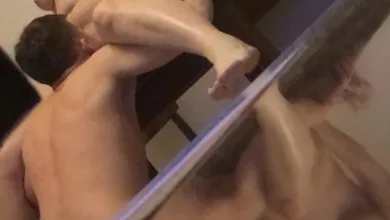 Зрелая начальница трахает курьера