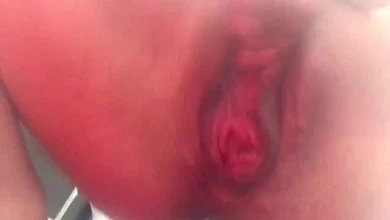 Дрочит после ебли и фистинга. Встреча бляди в сауне